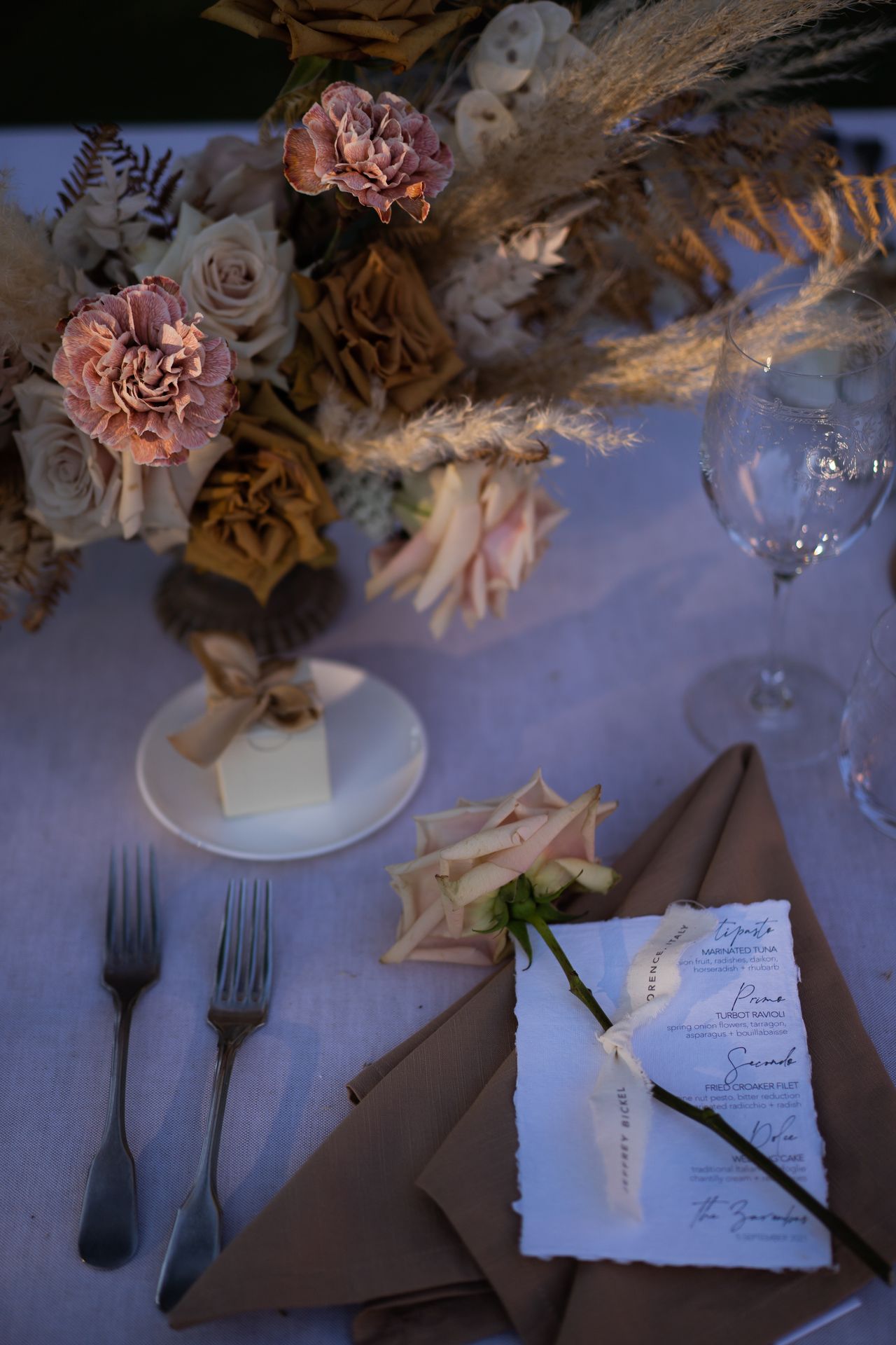table_wedding_stationery